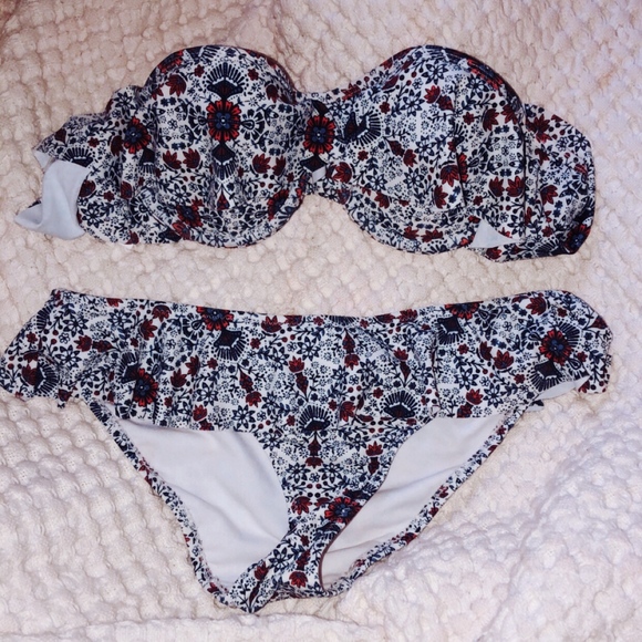 AÈROPOSTALE red white & blue floral bikini - Picture 2 of 4